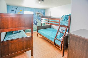 Surfside Beach Getaway: Walk to Shore & Dining