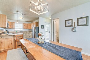 Surfside Beach Getaway: Walk to Shore & Dining