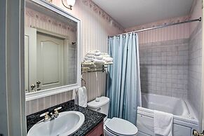 Nestlenook Victorian Condo ~6 Mi to Attitash!