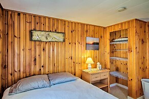 Cozy Hampton Cottage - Walk to Beaches & Marina!