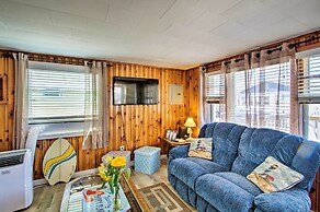 Cozy Hampton Cottage - Walk to Beaches & Marina!
