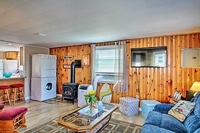 Cozy Hampton Cottage - Walk to Beaches & Marina!