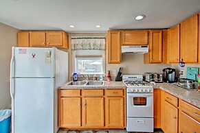 Cozy Hampton Cottage - Walk to Beaches & Marina!