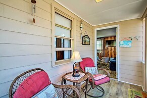 Cozy Hampton Cottage - Walk to Beaches & Marina!
