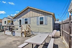 Cozy Hampton Cottage - Walk to Beaches & Marina!