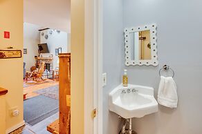 Cozy Bretton Woods Ski-in/ski-out Condo w/ Deck!