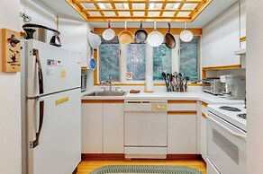 Cozy Bretton Woods Ski-in/ski-out Condo w/ Deck!