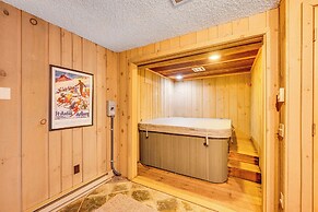 Half Mile to Ski Slopes: Conway Condo w/ Hot Tub!