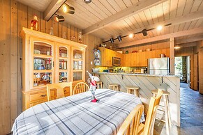 Half Mile to Ski Slopes: Conway Condo w/ Hot Tub!