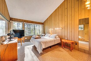 Half Mile to Ski Slopes: Conway Condo w/ Hot Tub!