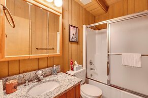 Half Mile to Ski Slopes: Conway Condo w/ Hot Tub!