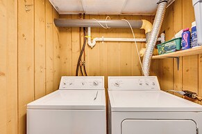 Half Mile to Ski Slopes: Conway Condo w/ Hot Tub!