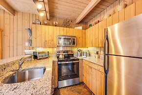 Half Mile to Ski Slopes: Conway Condo w/ Hot Tub!