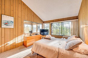Half Mile to Ski Slopes: Conway Condo w/ Hot Tub!