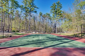 Half Mile to Ski Slopes: Conway Condo w/ Hot Tub!