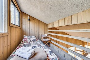 Half Mile to Ski Slopes: Conway Condo w/ Hot Tub!