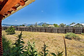 Chic Studio w/ Grill - 25 Mins to Taos Ski Valley!