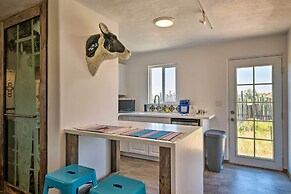 Chic Studio w/ Grill - 25 Mins to Taos Ski Valley!