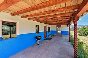 Chic Studio w/ Grill - 25 Mins to Taos Ski Valley!