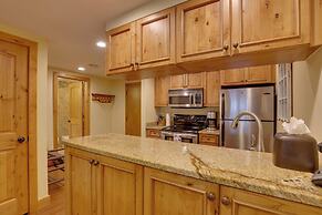 Condo w/ Hot Tub Access - Quick Bus Trip to Ski!
