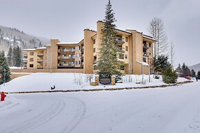 Condo w/ Hot Tub Access - Quick Bus Trip to Ski!