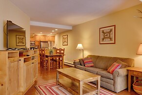 Condo w/ Hot Tub Access - Quick Bus Trip to Ski!