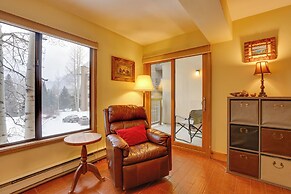 Condo w/ Hot Tub Access - Quick Bus Trip to Ski!