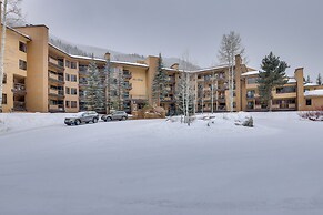 Condo w/ Hot Tub Access - Quick Bus Trip to Ski!