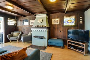 Walk to Beach: Catalina Gem w/ Deck!