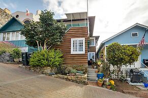 Charming Catalina Gem w/ Deck: Walk to the Beach!