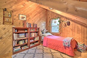 Cabin: Private Hot Tub, Walk to Pats Peak Ski Area