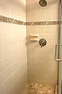 Bolongo Bay Oceanfront Condo w/ Community Pool!