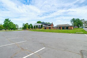 Resort Condo on Smith Mtn Lake: Linens Included!