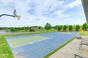 Resort Condo on Smith Mtn Lake: Linens Included!