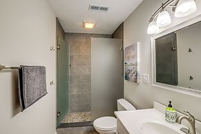 Resort Condo on Smith Mtn Lake: Linens Included!