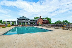 Resort Condo on Smith Mtn Lake: Linens Included!