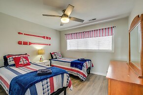 Resort Condo on Smith Mtn Lake: Linens Included!