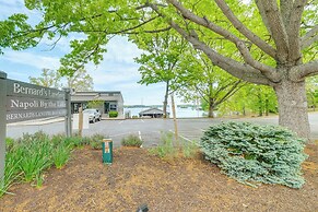 Resort Condo on Smith Mtn Lake: Linens Included!