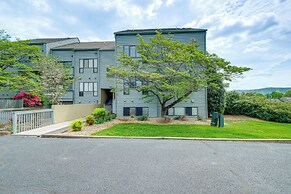 Resort Condo on Smith Mtn Lake: Linens Included!