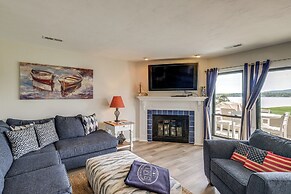 Resort Condo on Smith Mtn Lake: Linens Included!