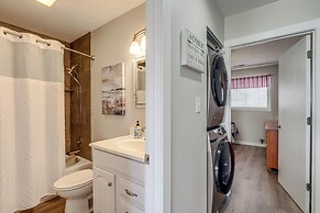 Resort Condo on Smith Mtn Lake: Linens Included!