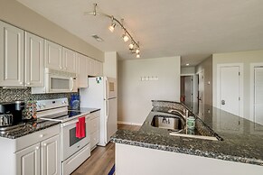 Resort Condo on Smith Mtn Lake: Linens Included!