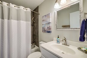 Resort Condo on Smith Mtn Lake: Linens Included!