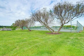 Resort Condo on Smith Mtn Lake: Linens Included!