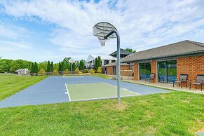 Resort Condo on Smith Mtn Lake: Linens Included!