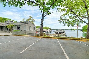 Resort Condo on Smith Mtn Lake: Linens Included!