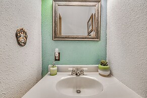 Quaint Cloudcroft Cabin w/ Stunning Forest Views!