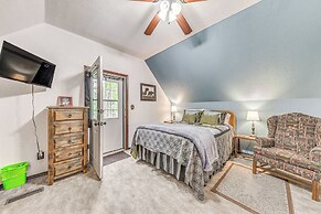 Quaint Cloudcroft Cabin w/ Stunning Forest Views!