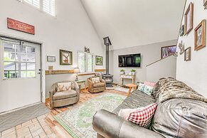 Quaint Cloudcroft Cabin w/ Stunning Forest Views!