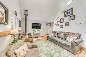 Quaint Cloudcroft Cabin w/ Stunning Forest Views!